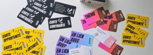 Jeu de cartes coloré utilisé pendant la Fresque de l’Entrepreneuriat, un atelier immersif qui permet aux participants de vivre les étapes de l’entrepreneuriat de façon ludique, même sans idée de départ.